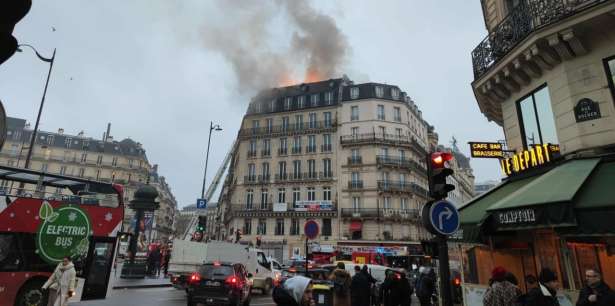 பரிஸ் : gare Saint-Lazare நிலையத்துக்கு அருகே தீ விபத்து!!